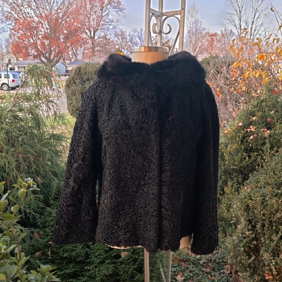 Size Medium/Large Beautiful Vintage Fur Coat by Gordon's Furs - Picture 8 of 8